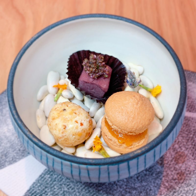 プチデザート2種の瞬間スモーク(プチルポ ジェラートカフェ＆バー)