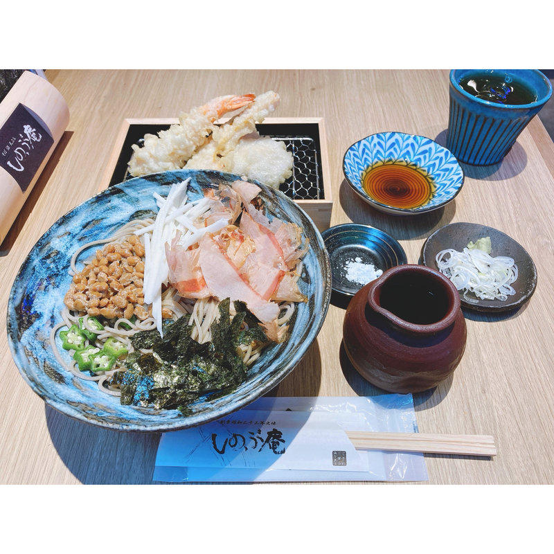 ぶっかけ納豆蕎麦　天ぷらセット(しのぶ庵　心斎橋パルコ店)