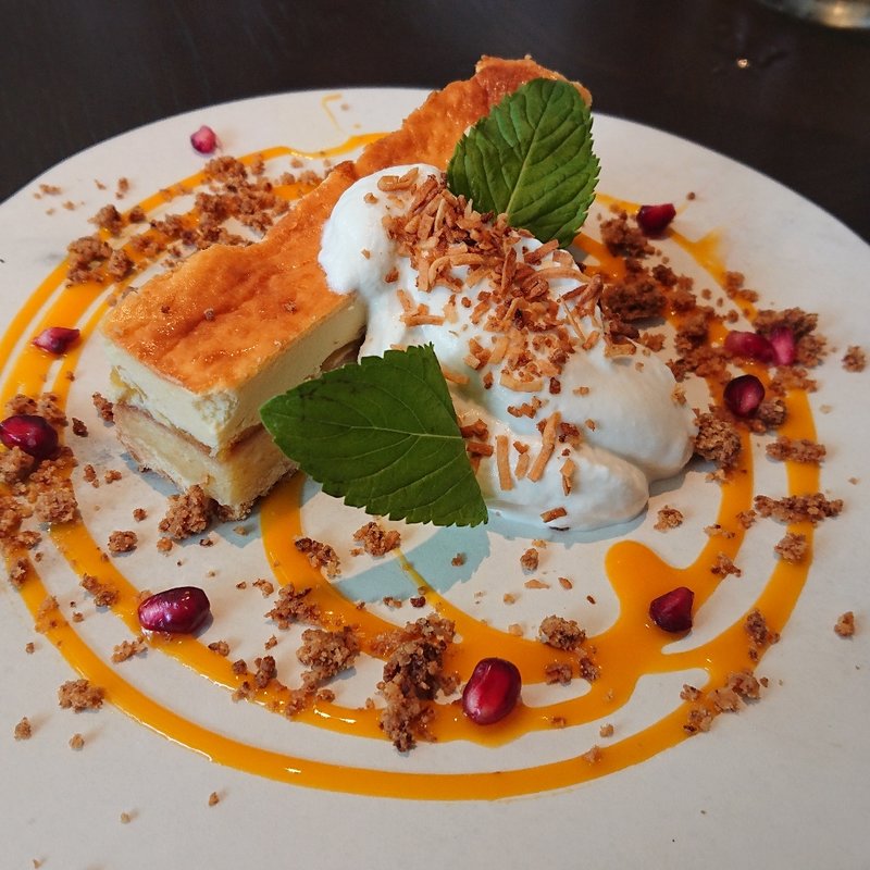 紅玉のココナッツチーズケーキ(BETELNUT THAI VIETNAMESE DIMSUM)