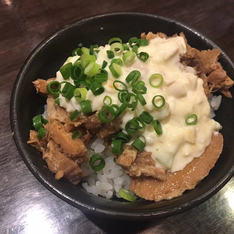 タルタルと肉のごはん(千極煮干 （センゴクニボシ）)