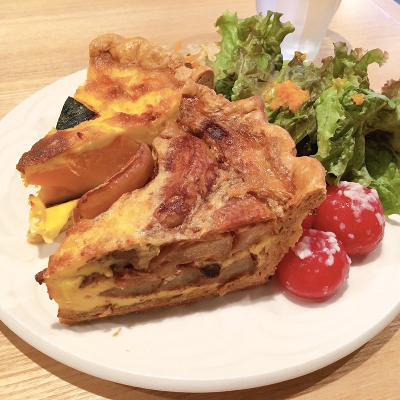 キッシュ2ピース・サラダ(作家story)