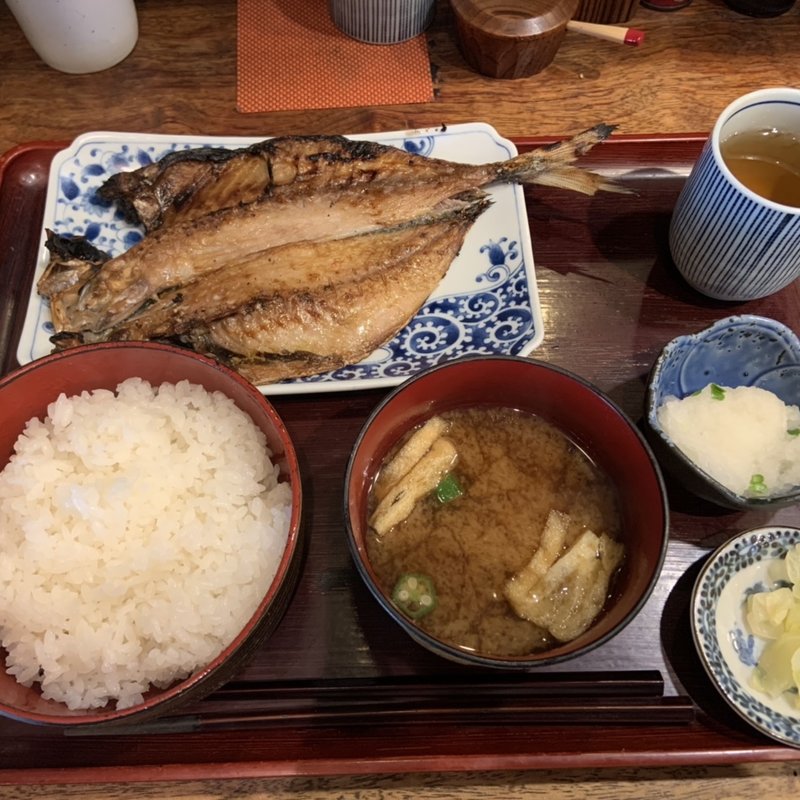 とろあじの開き定食(炭火焼食堂 こがね屋)