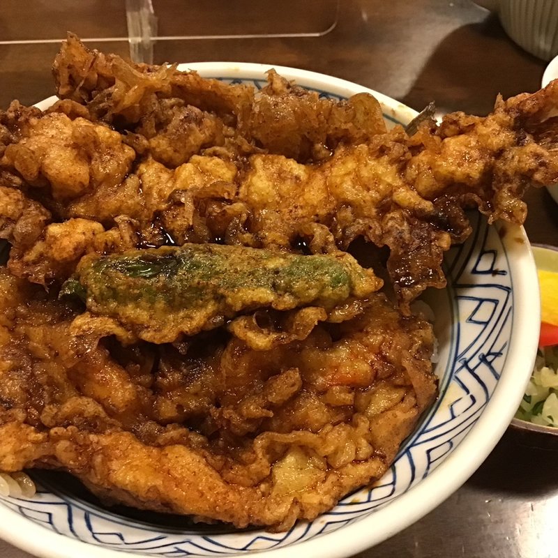 天丼 〈えび1本、きす1本、 かき揚げ1本〉(大黒家天麩羅売店)