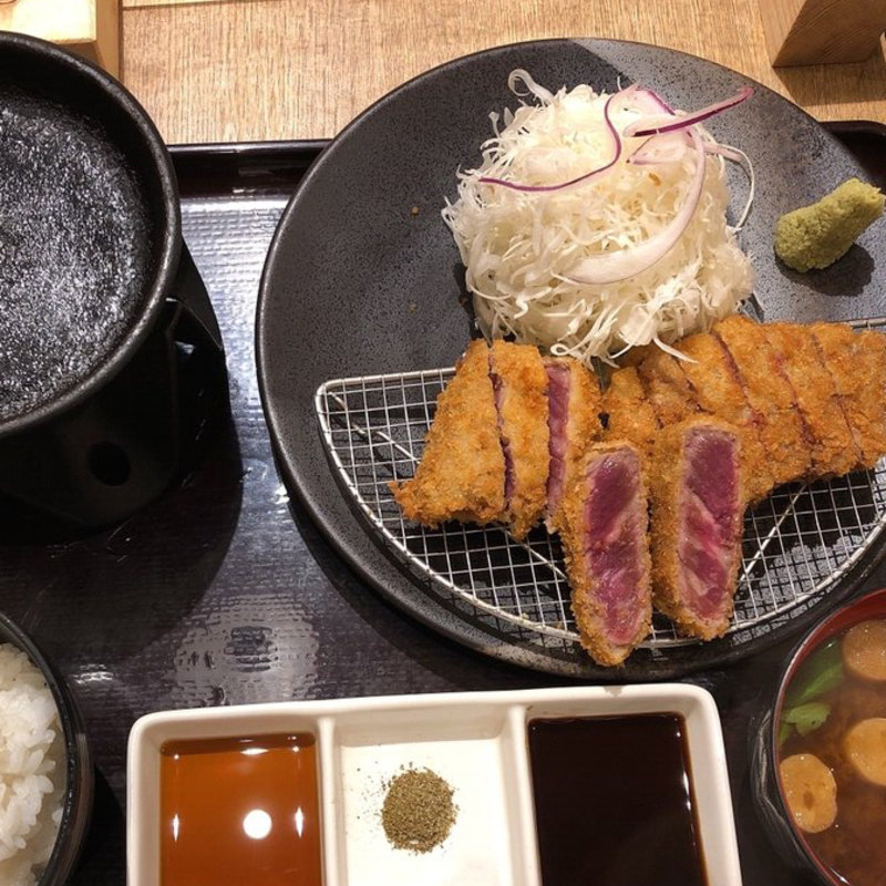 牛ロースカツ定食(牛カツ専門店 京都勝牛)