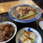 黒胡麻担々麺とルーローファン(玉春 二子玉川)
