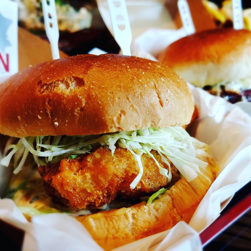 ふぐの『女王』バーガー(玄品 法善寺 総本店 ふぐ・うなぎ・かに料理)