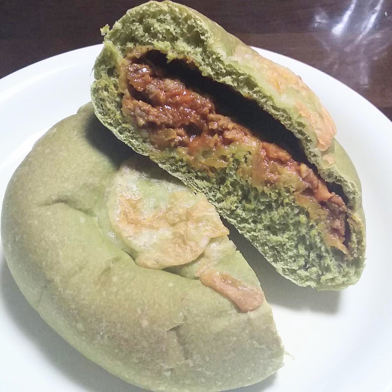 ほうれん草カレーパン(Crossroad BAKERY(クロスロードベーカリー))