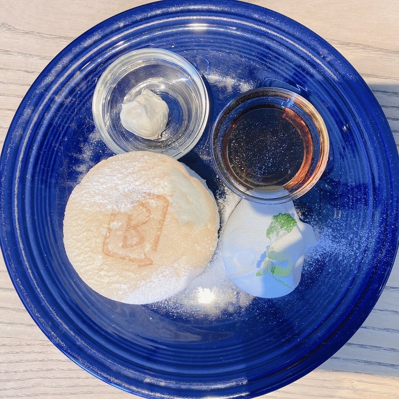 ホワイトスフレパンケーキ プレーン 二段(BURN SIDE ST CAFE CRAFT KITCHEN✕台湾カステラ 黄白白(ファンパイパイ)くずは店)