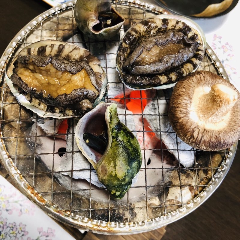鮑の炭焼き(いわない温泉 高島旅館)