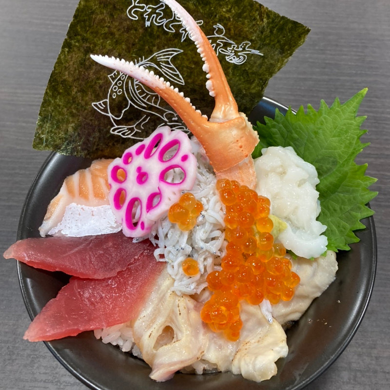 夏の豪華海鮮丼(とれとれ市場)
