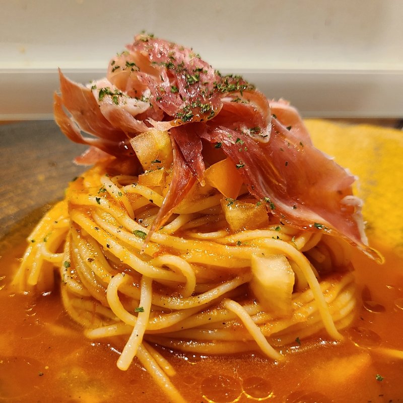 生ハムとトマトの冷製パスタ(めがね食堂)