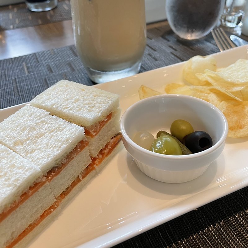 スモークサーモンのサンドイッチ(オールデイダイニング オーキッド)