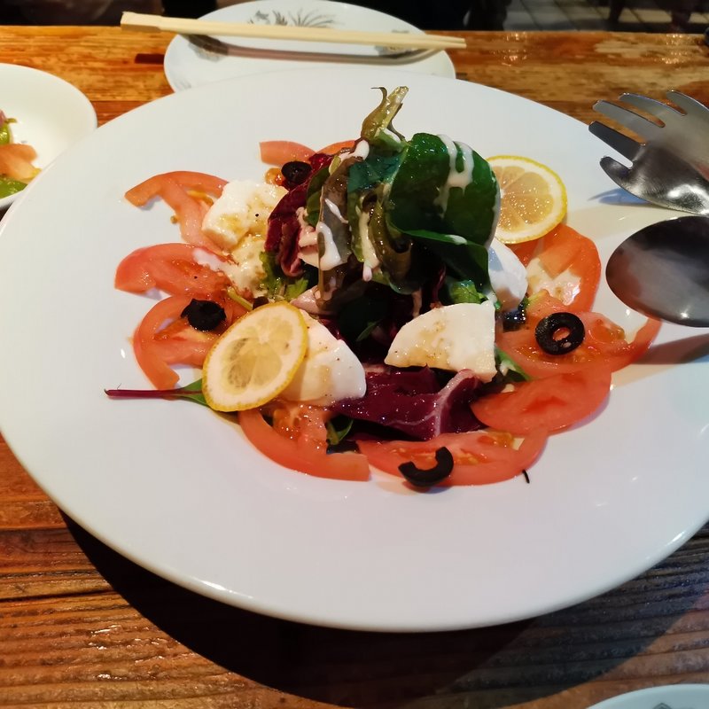 トマトとモッツァレラのサラダ(ポロネ)