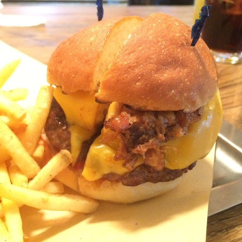 チーズバーガー(SMOKE HOUSE)