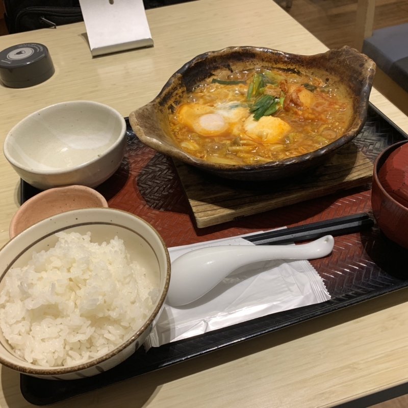 旨辛豚キムチ土鍋定食(大戸屋ごはん処 新宿アイランドイッツ店)