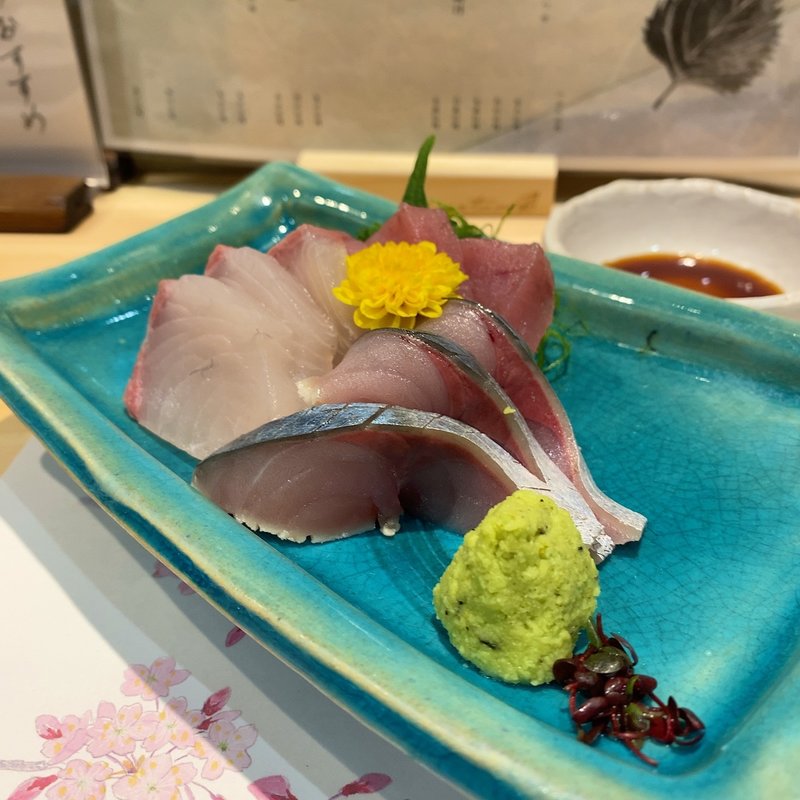 お造り三種盛り(カンパチ、ヨコワ、シメサバ)(居酒屋 たろう)