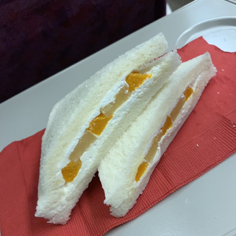 みかんとパインのフルーツサンド(ワズ サンドイッチ )