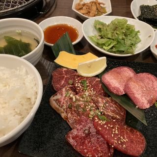 おまかせ焼肉盛り合わせ定食(KollaBo 大手町店)