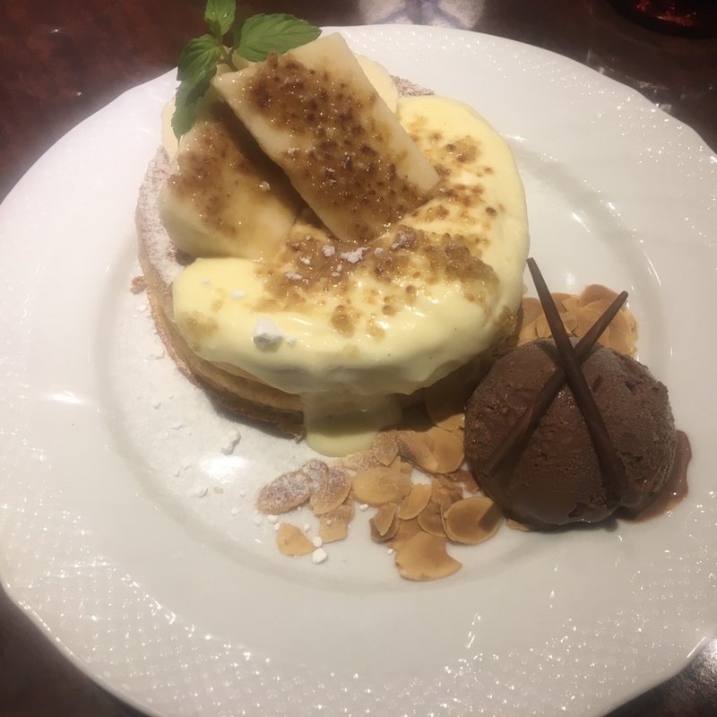 バナナカスタードブリュレのスフレパンケーキ(星乃珈琲店 マーブルロード店)