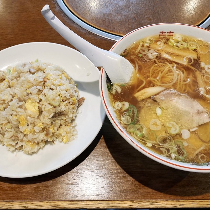半チャンラーメン(成龍萬寿山 本店 （せいりゅうまんじゅさん）)