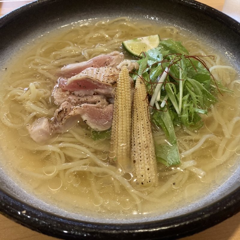 スダチと阿波尾鶏タタキ冷やし(醤油と貝と麺 そして人と夢 )