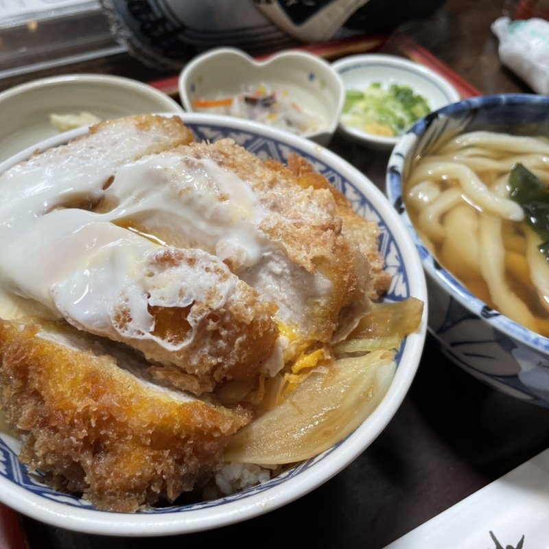 かつ丼定食(六助うどん)