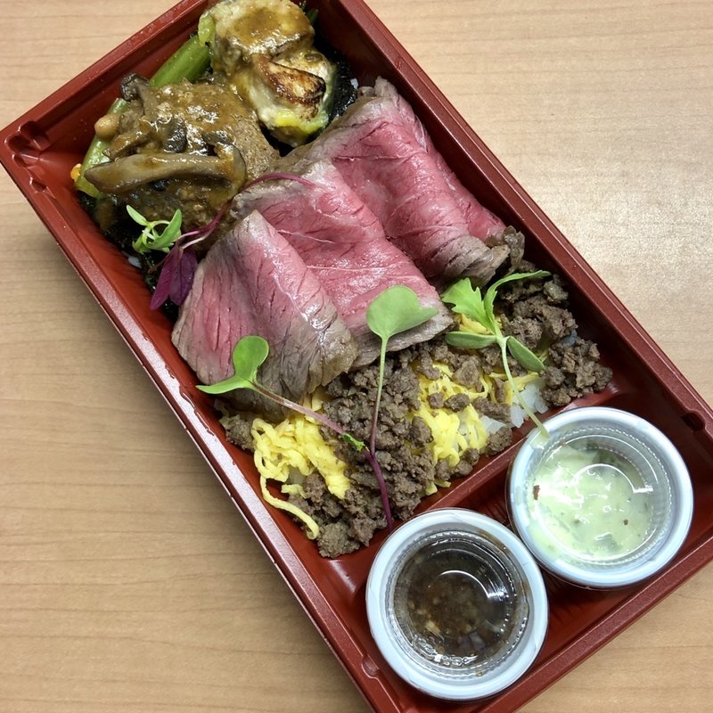 贅沢和牛弁当(リバーサイドコマツ)