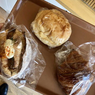 塩パン&クロワッサン・オ・デマンド(The ROOTS neighborhood bakery)