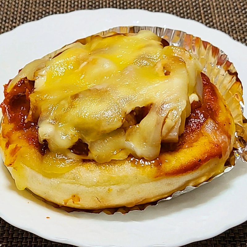 てりやきチキンのピザパン(石窯ぱん くりや)