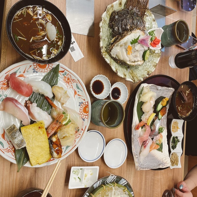 すし定食ランチ　岩牡蠣のお刺身(本家さんきゅうホテルエミオン京都)