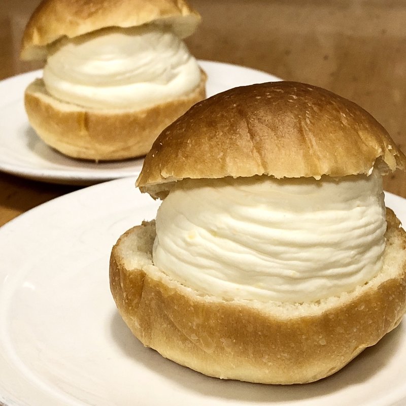 苺ジャムマリトッツォ(成城石井 アトレ大井町店)