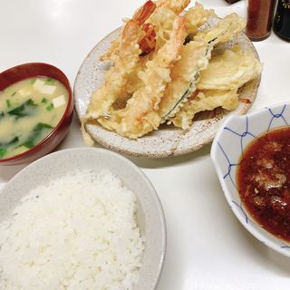 天ぷら定食（海老天入、ご飯中）(天ぷら定食ふじしま)