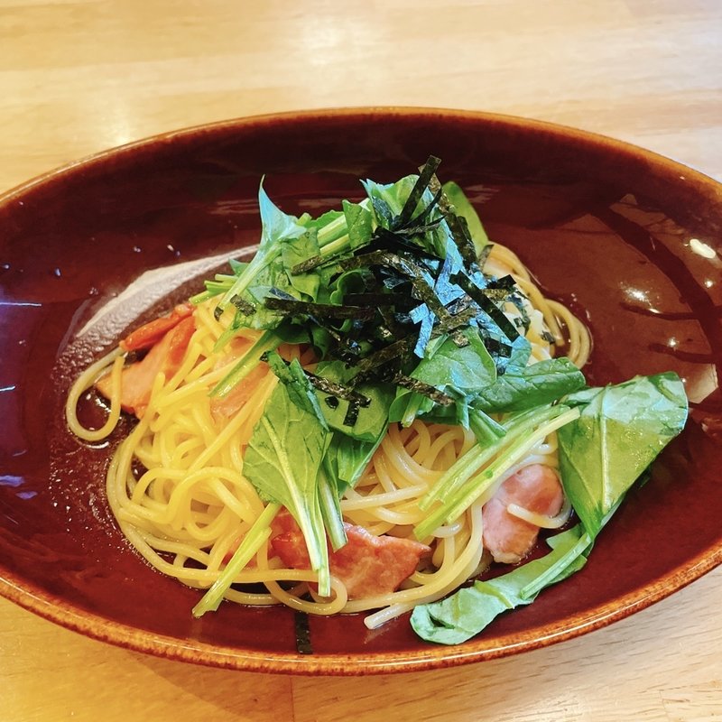 サラダほうれん草と吊るしベーコンのしょうゆ(和ぱすた ぽぽらまーま フレスポ若葉台店)