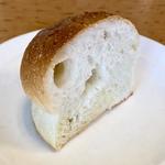 ぷっくり塩パン(パンと焼き菓子の店たんたんどる)