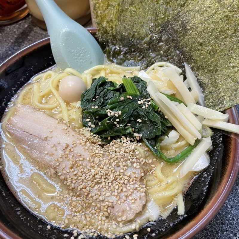 濃厚豚骨ラーメン（醤油）(鶴見家)