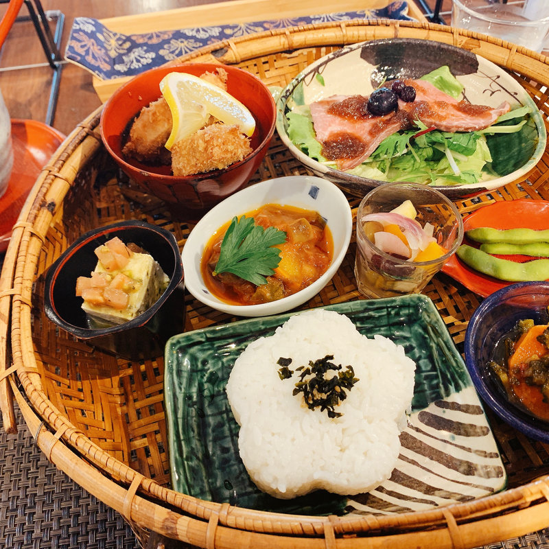 20品目野菜のかごランチ(vegecafe+α (ベジカフェプラスアルファ))