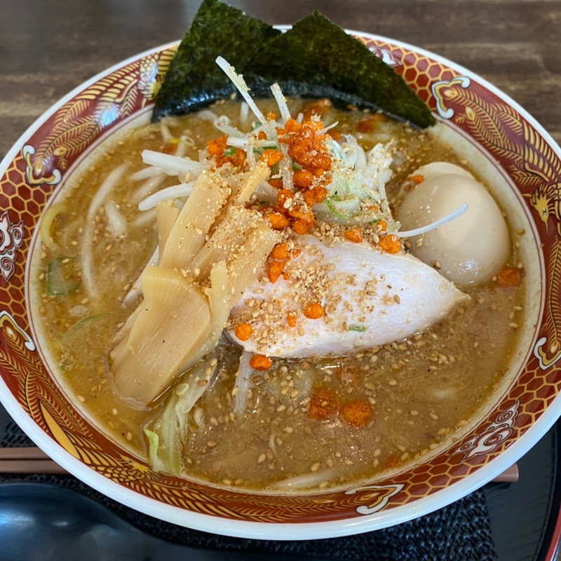 まろやか濃厚白味噌味玉子入りラーメン(味噌三礎)