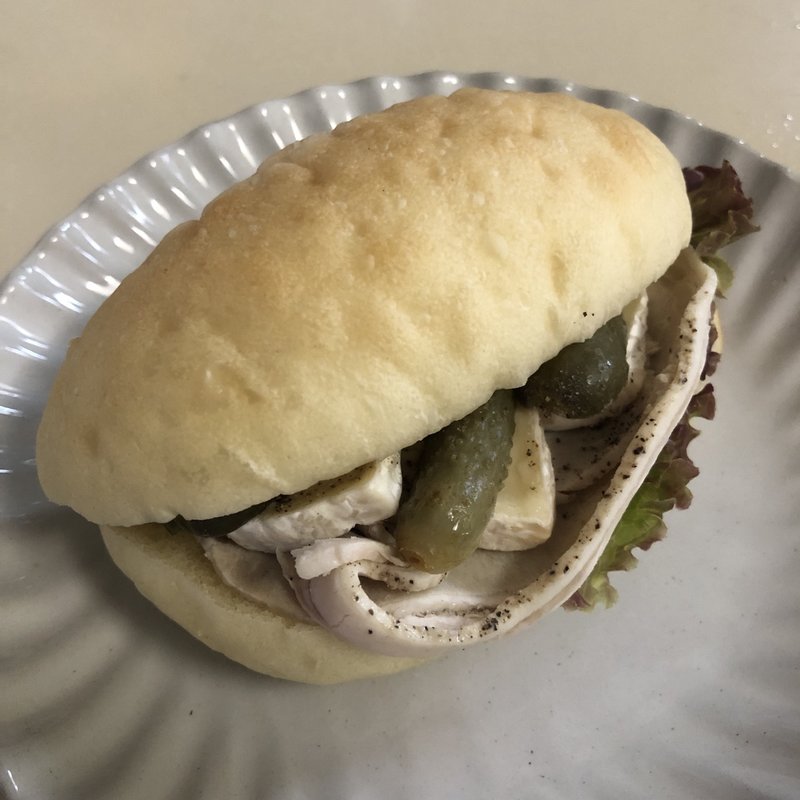 自家製ボイルポークとカマンベールサンド(濱田屋 太子堂店)