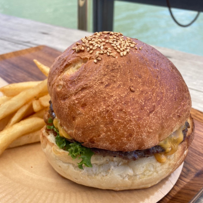 チーズバーガー(シーガルダイナー (SEAGULL DINER) TUGBOAT TAISHO (タグボート大正)店)