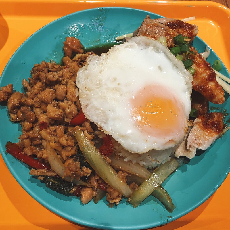 あいがけ2種類(卵トッピング)(Soi Roppong ソイ六本木　武蔵小杉)