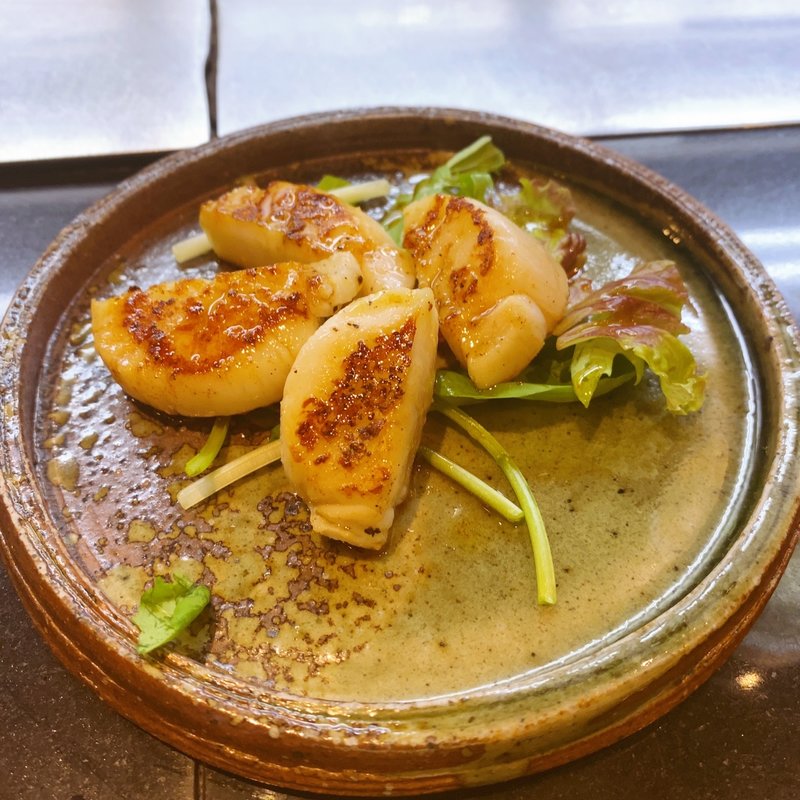 ホタテのバター焼きハーフ(鉄板焼 おっとう)