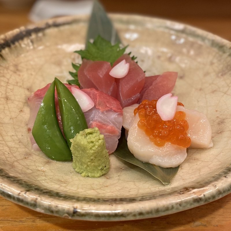 お刺身盛り合わせ3種(まぐろ、かんぱち、ホタテ)(鮨 江戸富士)