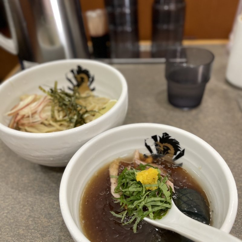 冷やし鴨つけそば(満鶏軒 本郷三丁目店)