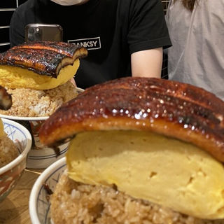 ド〜ンと‼︎そびえる鰻玉丼(うなぎ 串焼き いづも ルクア)