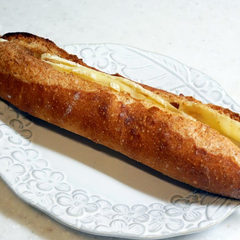 フランス産カマンベールチーズのカスクルート(ブーランジュリー パリゴ)