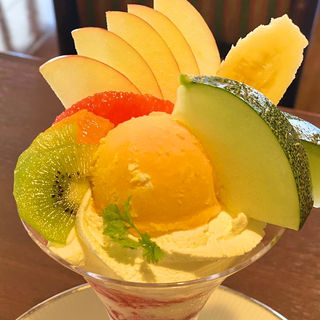 季節のフルーツパフェ(珈琲舎 珈紋 （コーヒーシャ・カモン）)