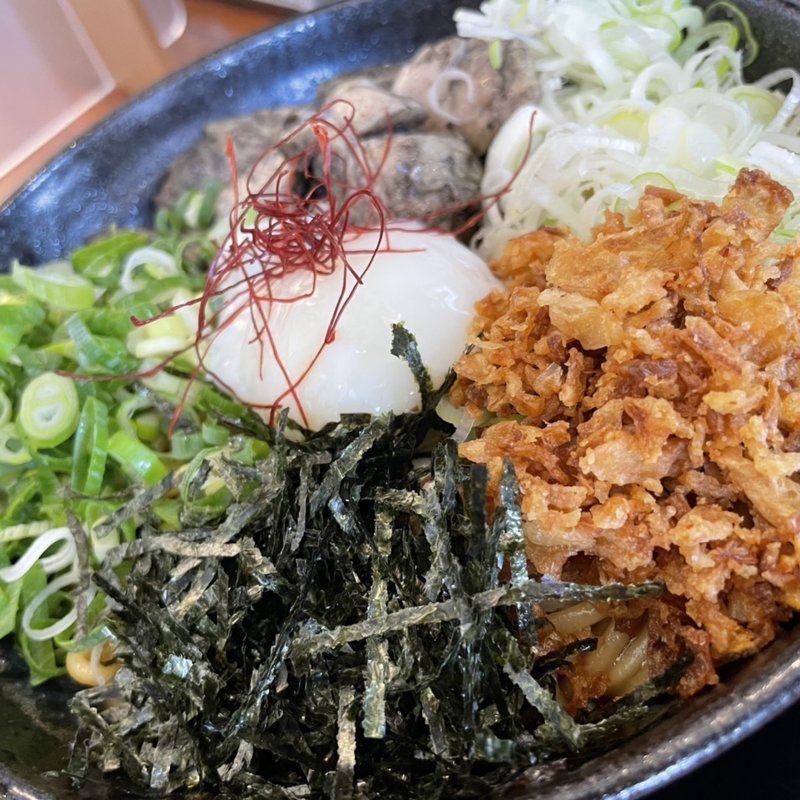 限定炭火もも焼きまぜそば　〆ミニご飯付(鶏白湯らーめん　ちきんうぃんぐ)