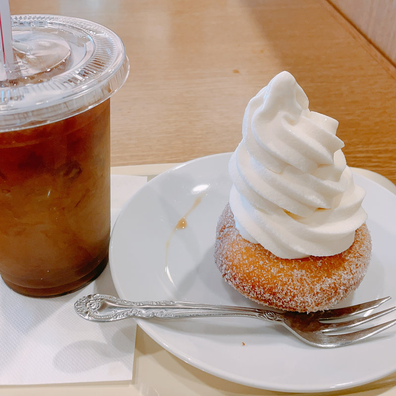 ソフトドーナツとアイスコーヒー(ハニーミツバチ珈琲 南森町)
