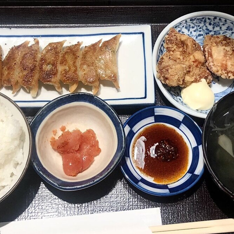高知餃子・唐揚げ定食(博多かわ串・高知餃子 酒場フタマタ 新宿三丁目店)