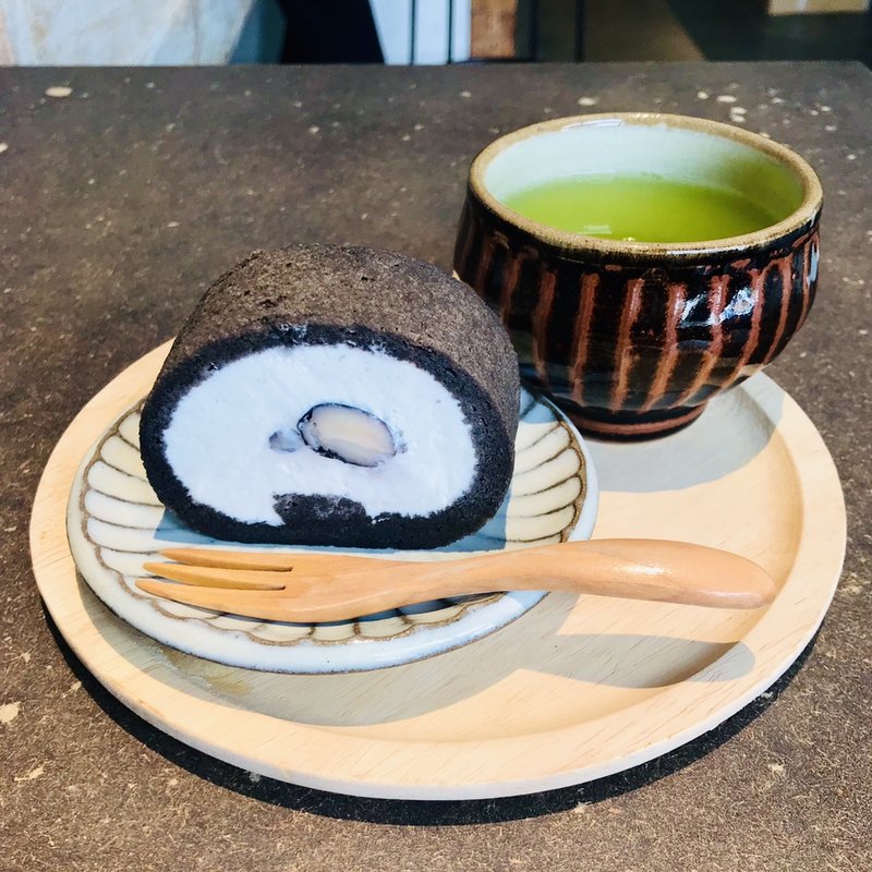 塩黒豆ロールケーキ(しろいくろ)